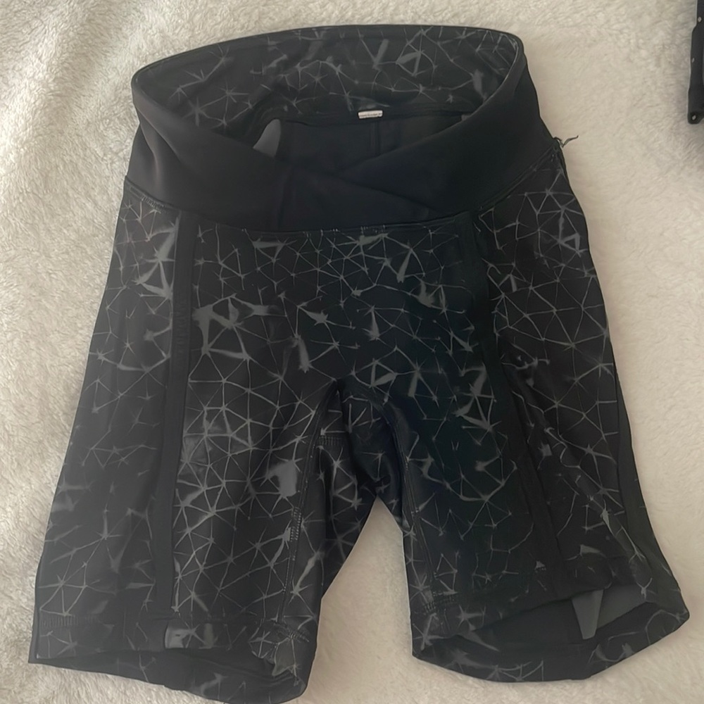 Black lululemon biking shorts with cushion